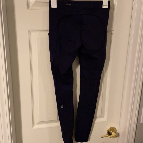 Lulu lemon leggings navy size 4 with pockets - Picture 2 of 3